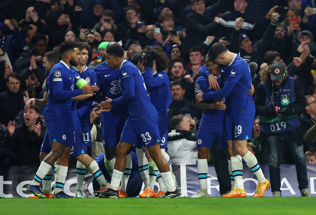 5º Chelsea (Inglaterra)Valor do elenco: 1 bilhão de euros (R$ 5,58 bilhões)Número de jogadores: 51
