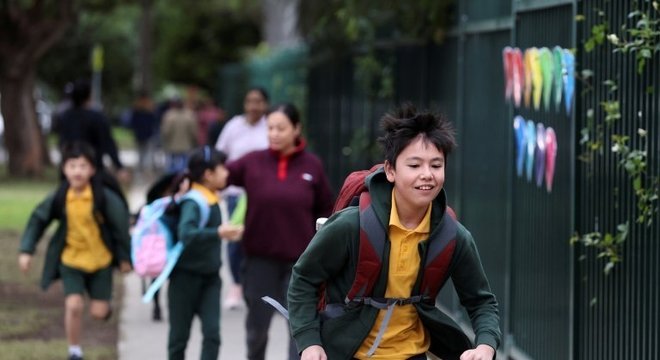 Estudo com escolas australianas sugeriu baixo risco de contágio