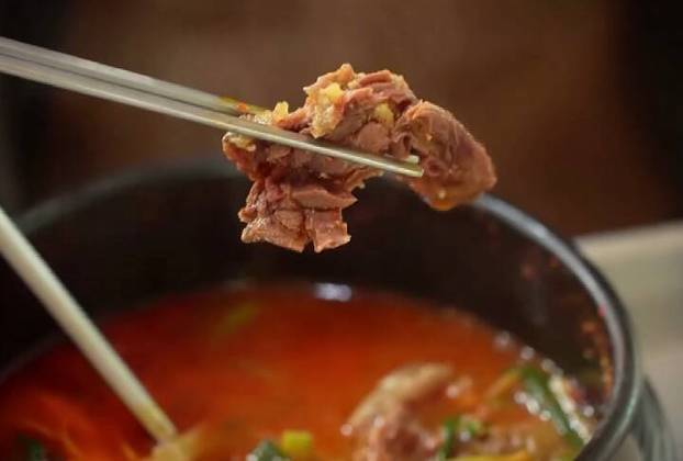 Estudos recentes revelam que há um crescente desejo de proibir essa prática, já que a maioria dos sul-coreanos já não consome mais carne de cachorro.