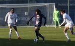 De acordo com a imprensa da França, o desempenho e o foco de Ethan têm chamado atenção e deixado uma boa impressão. Determinado a ter cada vez mais espaço na equipe, o jogador publicou uma foto da partida de estreia nas redes sociais e escreveu: 'Muito entusiasmado com a minha estreia no profissional'