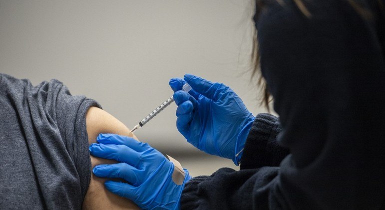 Variante Delta do coronavírus tem afetando principalmente os não vacinados