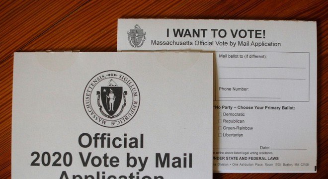 Na maioria dos estados, os eleitores precisam pedir para poder votar à distância
