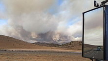 Incêndio na Califórnia faz 8 mil pessoas abandonarem suas casas