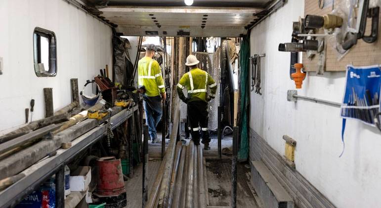 Trabalhadores em uma mina de níquel perto de Tamarack,   Minnesota (EUA)