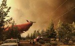 Incêndio no oeste do Canadá força milhares a deixar suas casas