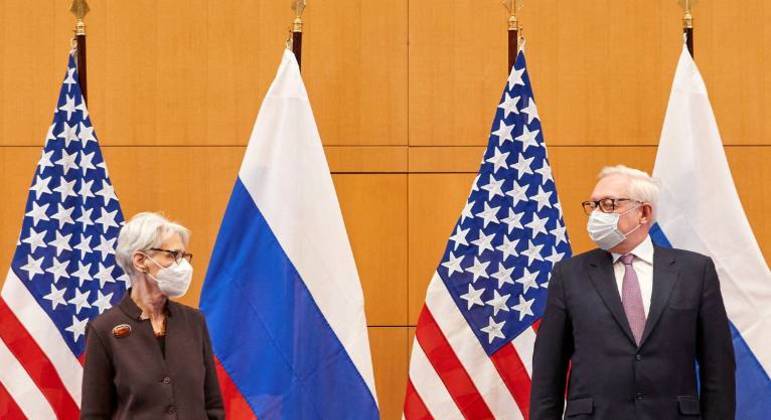 Vice-secretária de Estado dos EUA e o vice-ministro das Relações Exteriores da Rússia