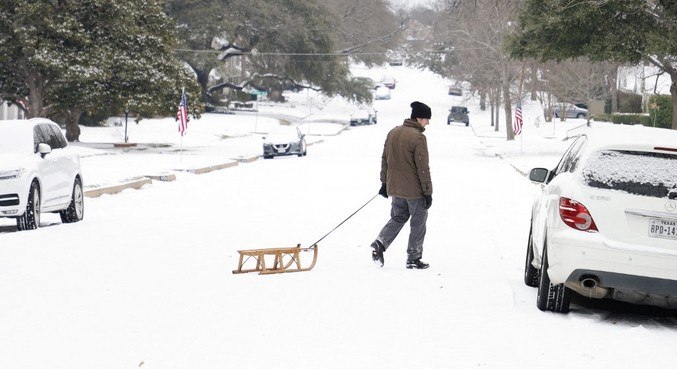 Cidades texanas como Fort Worth seguem cobertas de neve
