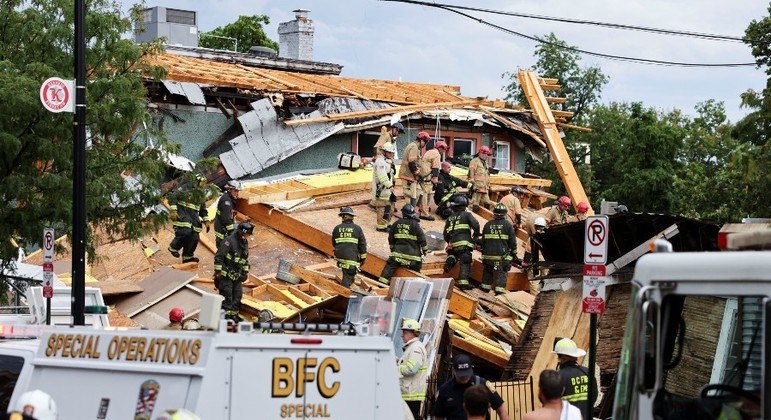 Prédio em Washington desaba e um operário fica preso nos escombros - Vimarsana News