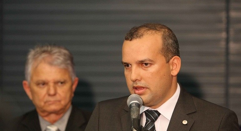 Eurípedes Júnior, presidente do PROS, durante discurso