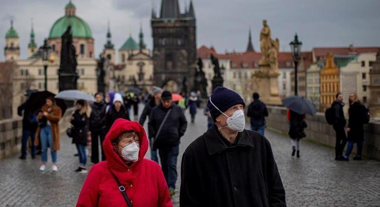 Europa volta a ser o epicentro da pandemia, e OMS prevê mais 500 mil mortes lá e na Ásia Central