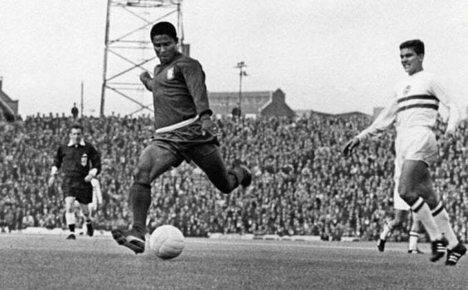 EUSÉBIO - Um dos maiores jogadores portugueses da história, fez história no Benfica, onde foi campeão da Champions League em 1960-61 e 1961-62. Com Portugal, foi destaque da campanha na Copa do Mundo de 1966, quando foram terceiros colocados do Mundial. 