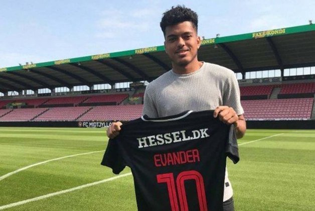 Evander - meia - 24 anos: o atleta do Midtjylland (DIN) atraiu o interesse do Galatasaray (TUR), que fez proposta. O clube dinamarquês pede entre 10 e 15 milhões de euros (entre R$ 53 milhões e R$ 80 milhões)