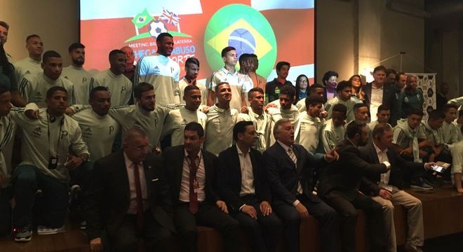 Evento na capital paulista reunião jogadores, ex-atletas e dirigentes do futebol