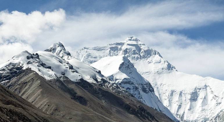 A maior geleira do Everest se derrete rapidamente
