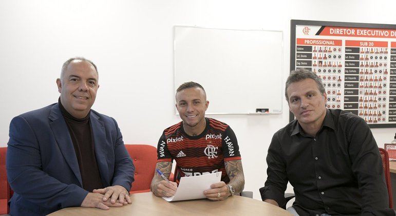 Anúncio oficial: Everton Cebolinha assina contrato com Flamengo