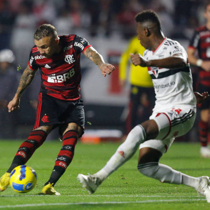 Everton Cebolinha marcou aos 49 do segundo tempo