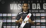 Éverton CostaEx-Vasco e Santos, o atacante Éverton Costa sentiu uma arritmia cardíaca aos 28 anos, em 2014, durante jogo do Cruzmaltino na Copa do Brasil, contra o Resende. Ele ficou seis dias internado e passou por uma cirurgia para implantar um desfibrilador no coração, uma espécie de marca-passo. Éverton não conseguiu mais voltar ao gramados e anunciou a aposentadoria precoce em fevereiro de 2015