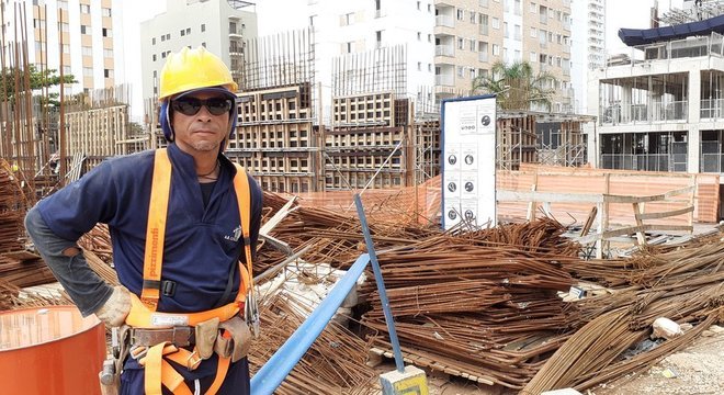 Quem se manteve empregado, como Everton, viu a renda cair