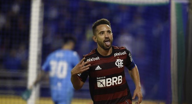 Everton Ribeiro também teve ótimo desempenho. E fez o gol do conjunto, do time