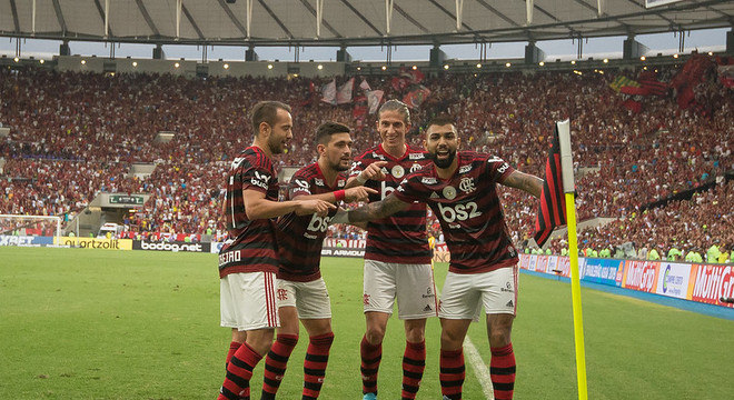 Everton Ribeiro, Arrascaeta, Filipe Luís, Gabigol.... Desde 2017, o Flamengo vem investindo forte em seu elenco. Levantamento com os dados dos demonstrativos financeiros do clube, aponta que são R$ 513 milhões investidos em direitos econômicos/federativos nas últimas quatro temporadas. Nesta galeria, você relembra os atletas que foram adquiridos a partir de R$ 1 milhão!