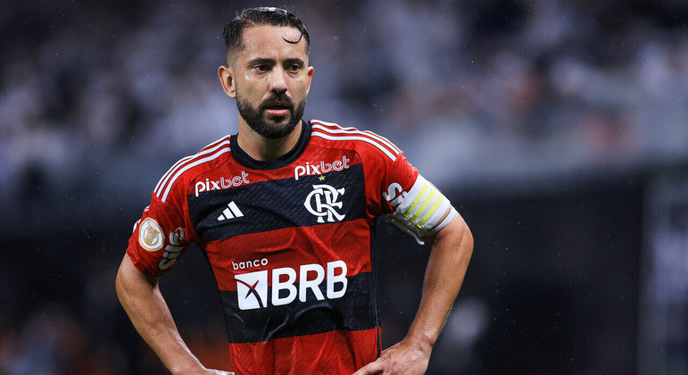 1º FlamengoO clube carioca deve fechar 2023 com cerca de R$ 170 milhões em patrocínios na camisa. Se comparado há dois anos, a arrecadação aumentou em mais de R$ 70 milhões