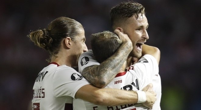 Jogadores do Flamengo comemoram um dos gols de Everton Ribeiro