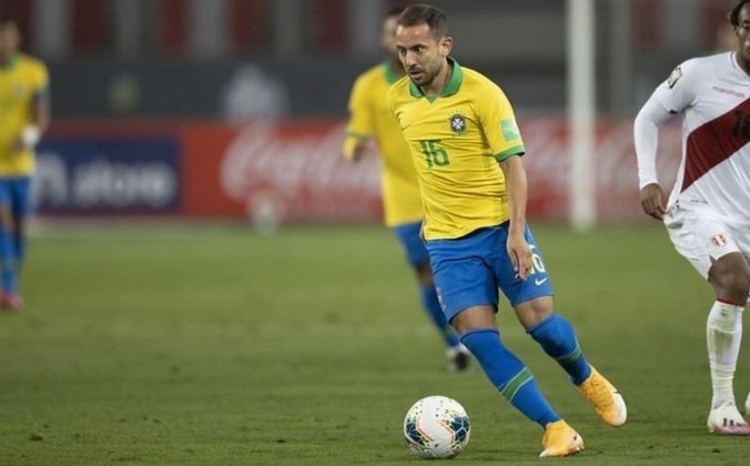 EVERTON RIBEIRO (M, Flamengo) – Presente na pré-lista, tem atuado em uma posição diferente no Flamengo, o que pode fazer o meia perder espaço na seleção