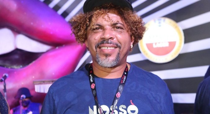 Ex-mendigo Givaldo Alves é criticado após comparecer a camarote na Sapucaí