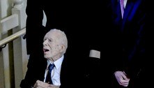 Ex-presidente dos EUA Jimmy Carter, de 99 anos, comparece ao funeral de sua mulher, Rosalynn