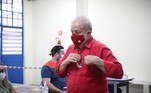 O ex-presidente Lula (PT) votou por volta de 9h, em zona eleitoral na cidade de São Bernardo do Campo, região metropolitana de São Paulo