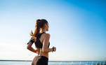 Exercício físicoA prática regular de atividade física também é descrita como outro hábito que reduz o risco de câncer colorretal — e de uma série de outras doenças