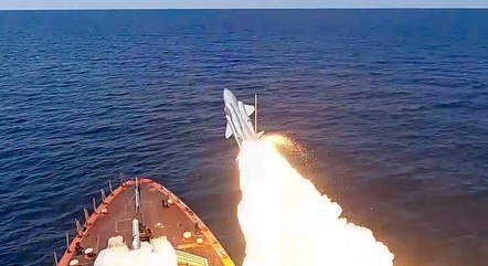 Rússia realizou exercícios militares com disparos de mísseis no Mar Negro