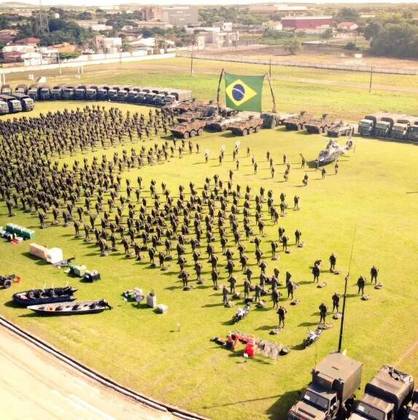 12º lugar - BrasilO Brasil se encontra em 12º lugar, com 0,2151 ponto. O país caiu duas posições, mas ainda se encontra em um bom lugar no ranking. Os destaques do Exército brasileiro são aeroportos, estradas e a grande quantidade de reservistas