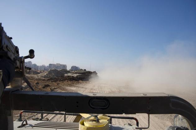 O Exército de Israel concluiu o cerco militar ao campo de refugiados de Jabalia, no norte da Faixa de Gaza, “um dos redutos do [grupo terrorista] Hamas” onde destruíram “infraestruturas terroristas” em paralelo à expansão da ofensiva terrestre em direção ao sul do enclave