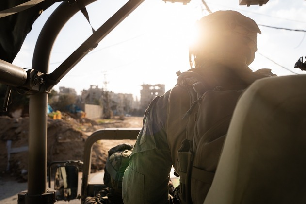 “As tropas das Forças de Defesa de Israel estão operando na área de Jabalia, depois de completar o cerco ao acampamento”, relatou nesta terça-feira um porta-voz militar israelense