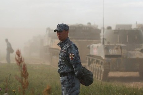 Simulação militar reunirá 300 mil soldados da Rússia