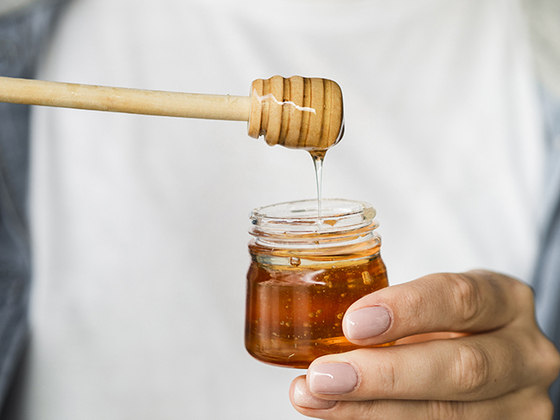 Existem vários tipos de mel, todos saudáveis. A escolha depende do gosto pessoal, conforme o sabor do produto. 