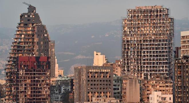 Prédios nos arredores do porto de Beirute foram destruídos