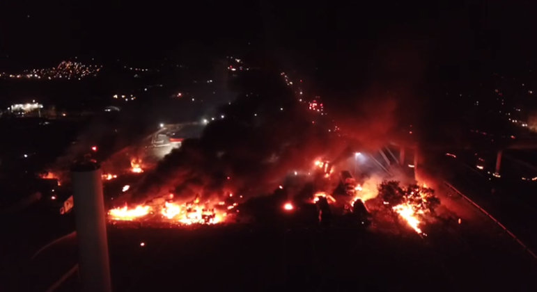 Duas vítimas de explosão em posto estão internadas em estado grave