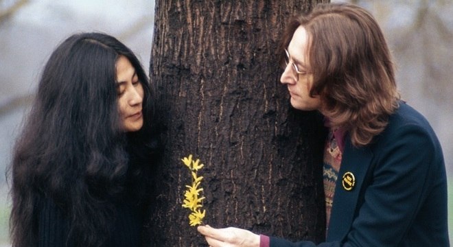 John e Yoko em sessão de fotos no Central Park, em 1973