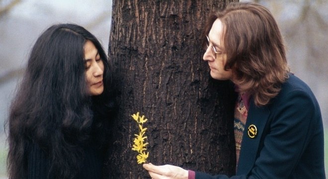 John e Yoko em sessão de fotos no Central Park, em 1973