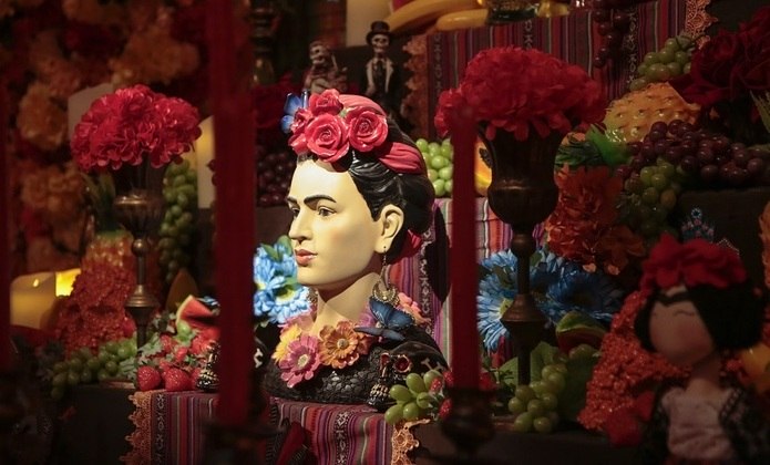 A exposição Frida Kahlo — A Vida de um Ícone chegou a São Paulo. A mostra será aberta ao público nesta quarta-feira (1º), no estacionamento do Shopping Eldorado, na zona oeste da cidade