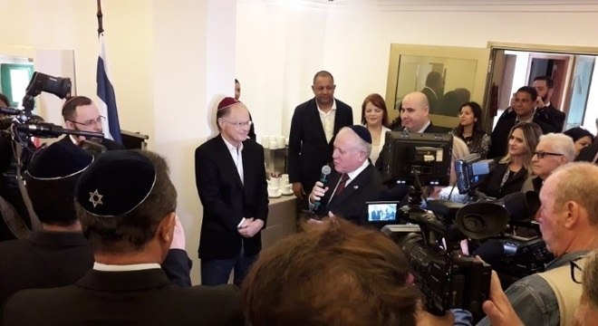 Bispo Edir Macedo e cônsul israelense Dori Goren no Templo de Salomão