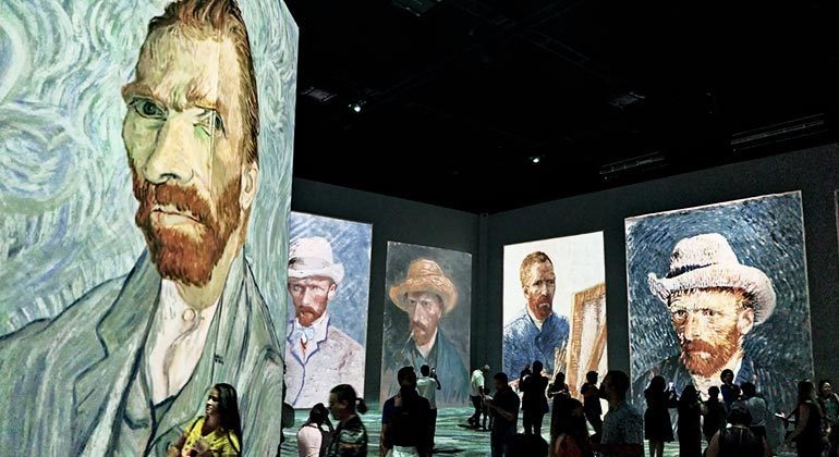A experiência conta com cerca de 350 obras do artista A experiência conta com cerca de 350 obras do artista