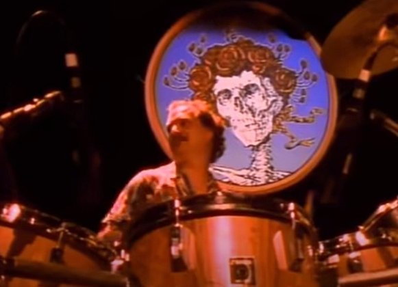 Extremamente ecléticos e com um estilo único, Gratetful Dead marcou época com suas improvisações. Formaram-se  em 1965, na cidade de São Francisco.