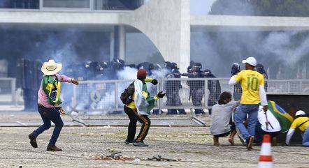 Manifestantes durante confronto com policiais