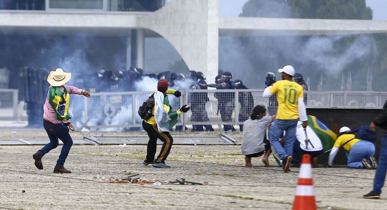 Extremistas invadem Congresso Nacional em atos de 8 de janeiro