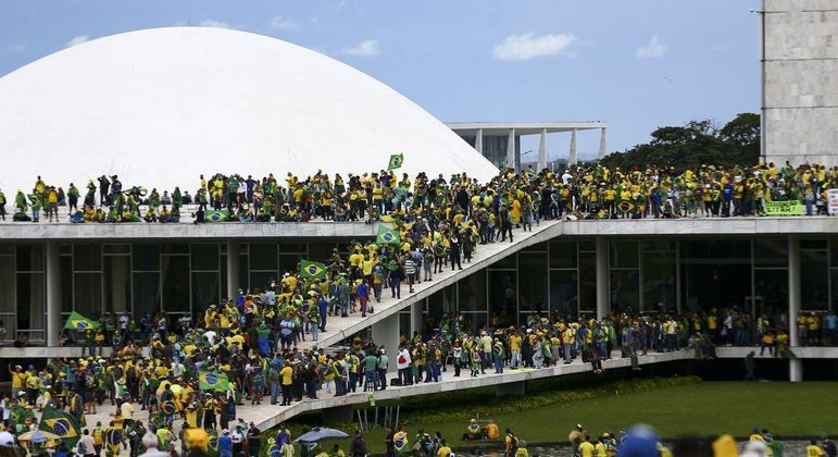 Extremistas invadem o Congresso Nacional em 8 de janeiro