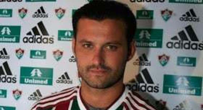 Ezequiel ‘Équi’ González foi contratado em 2009, e veio como uma promessa do futebol argentino. Contudo, o meia sofreu lesões e não rendeu como o esperado. Fez apenas dois gols em 16 jogos.