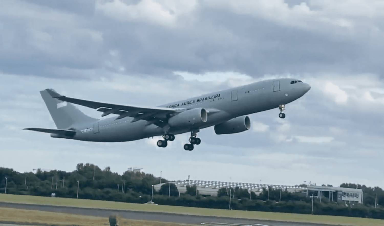 FAB apresenta o KC-30, modelo A330-200